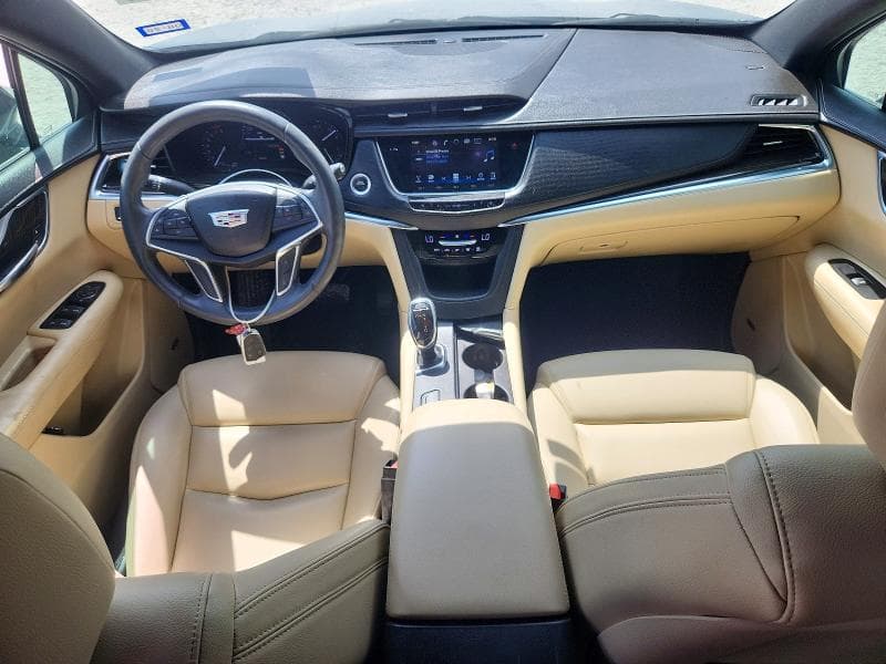 2017 CADILLAC XT5 8