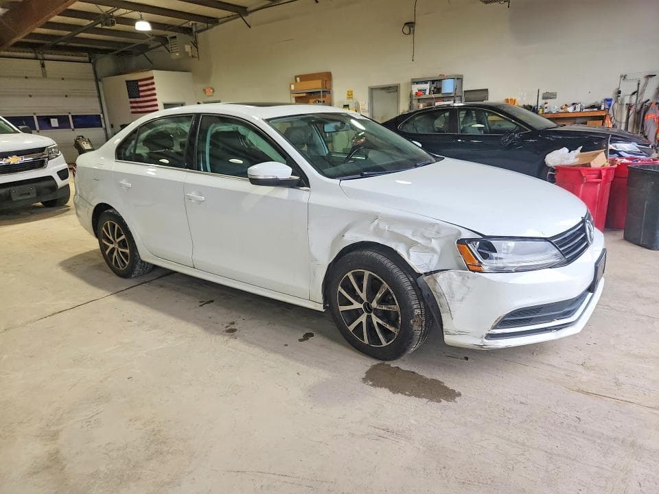 2017 VOLKSWAGEN JETTA SE 4