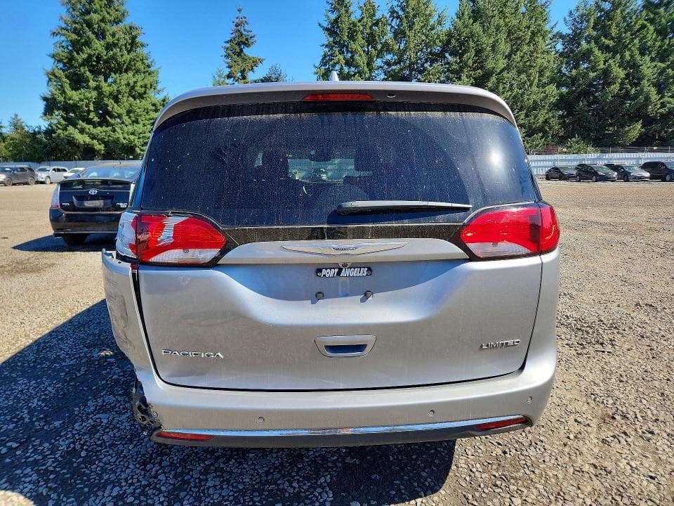 2017 CHRYSLER PACIFICA LIMITED 6
