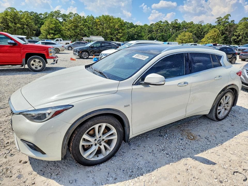 2018 INFINITI QX30 LUXE