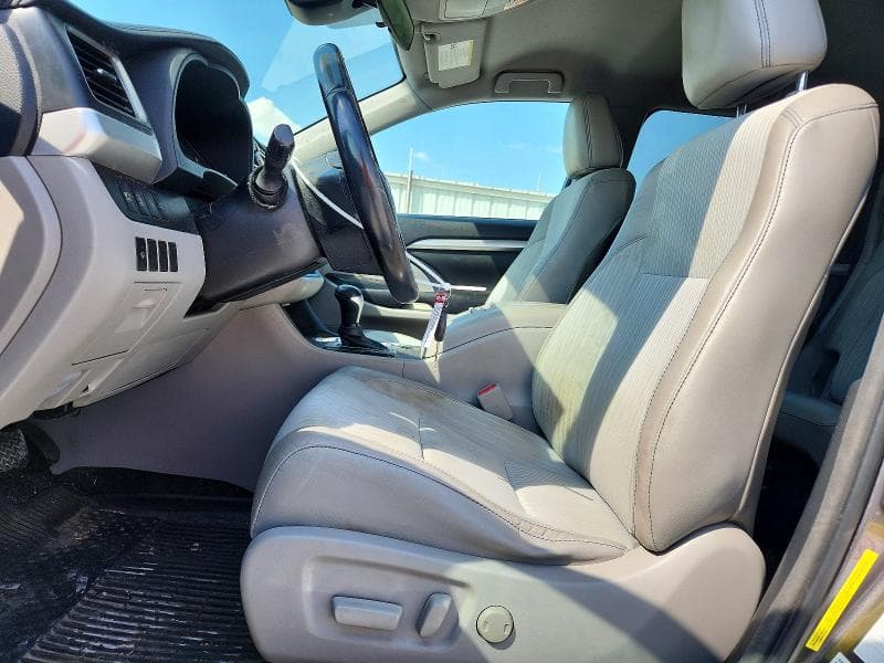 2017 TOYOTA HIGHLANDER LE PLUS 7