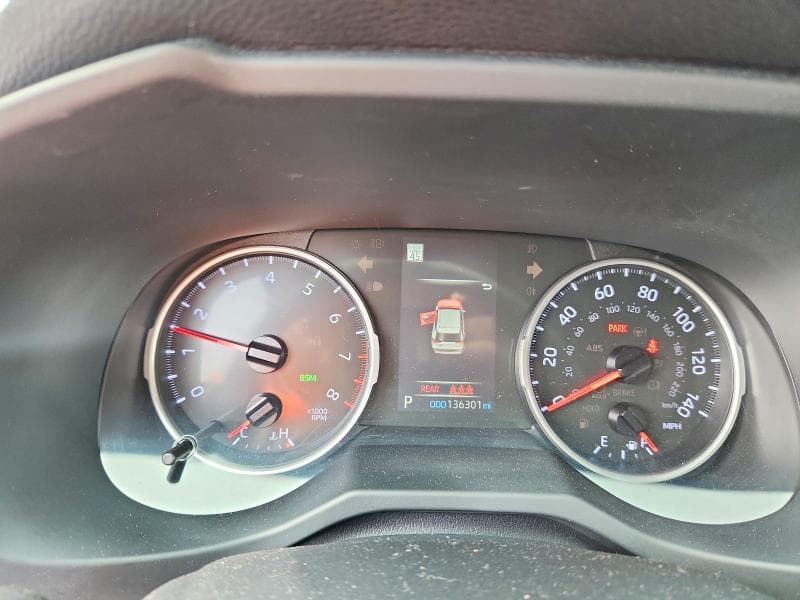 2019 TOYOTA RAV4 XLE 9