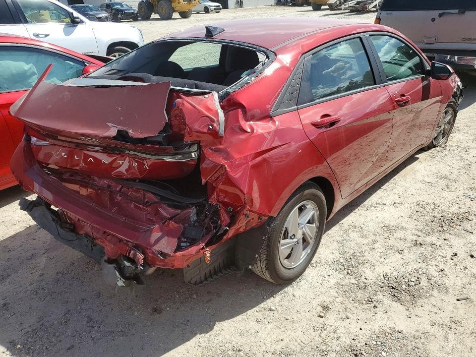 2025 HYUNDAI ELANTRA SE 3
