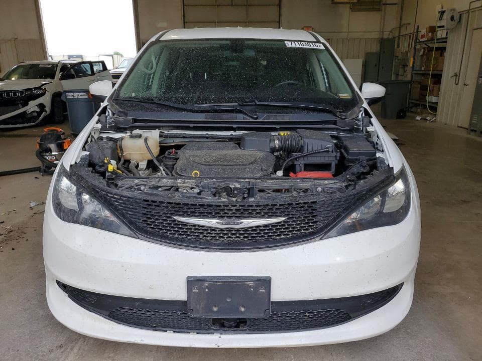 2021 CHRYSLER VOYAGER LX 5