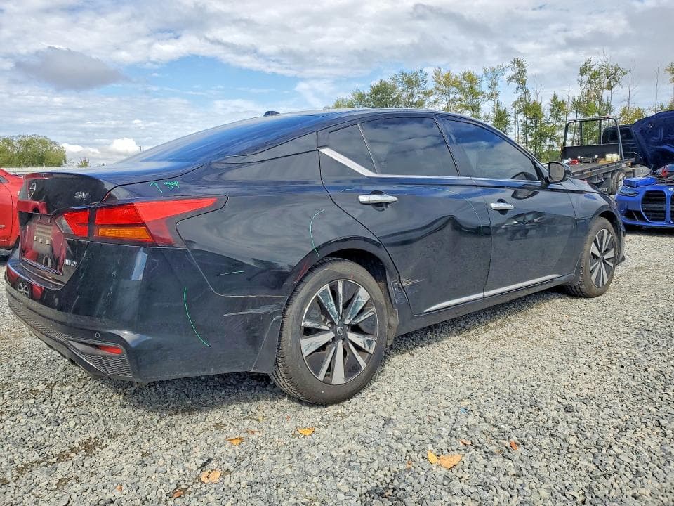 2019 NISSAN ALTIMA SV 3