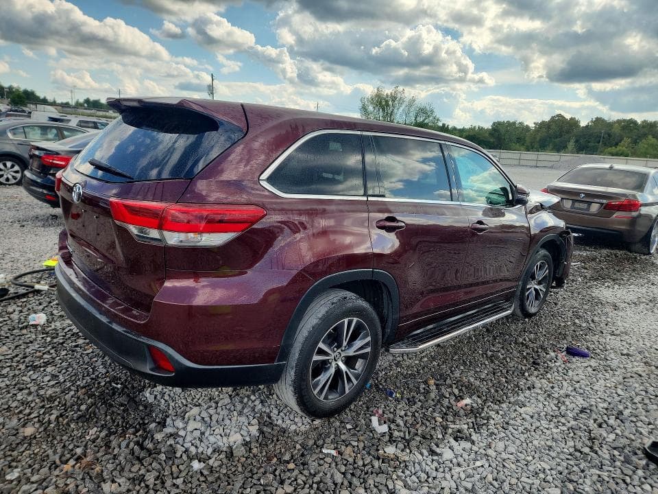 2018 TOYOTA HIGHLANDER LE 3