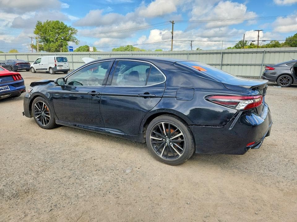2018 TOYOTA CAMRY LE 2
