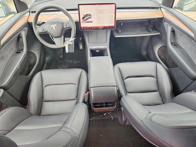 2025 TESLA MODEL Y 8