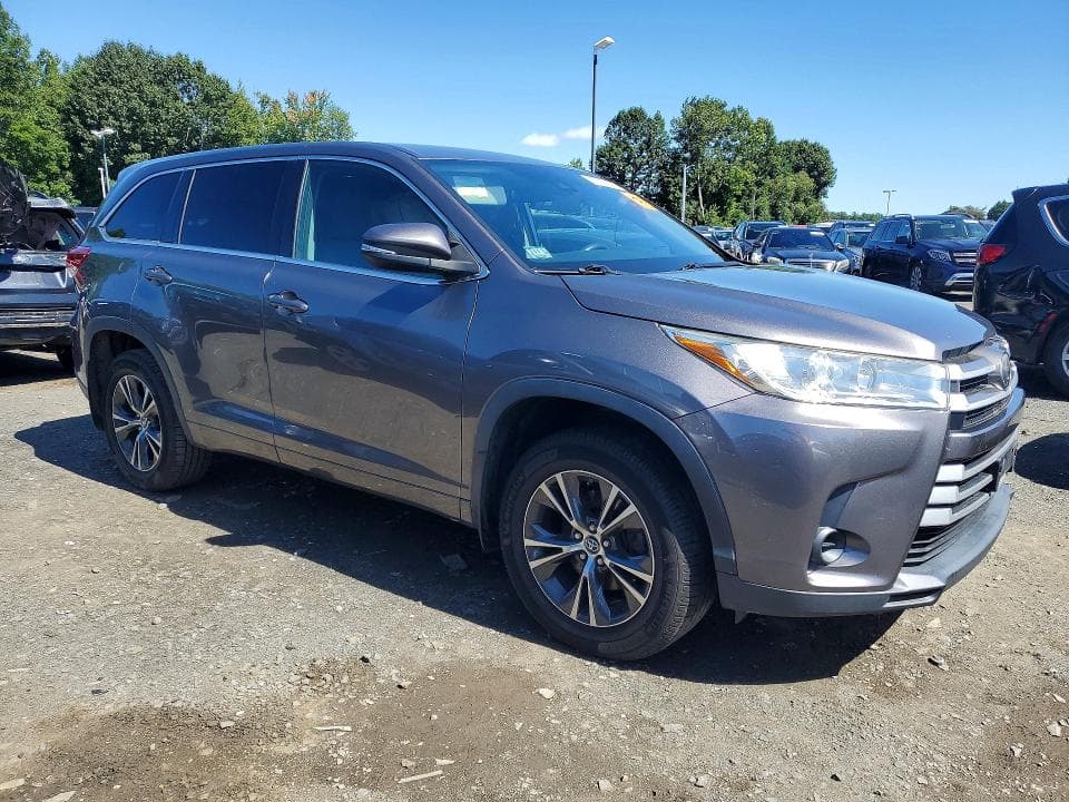 2018 TOYOTA HIGHLANDER LE 4