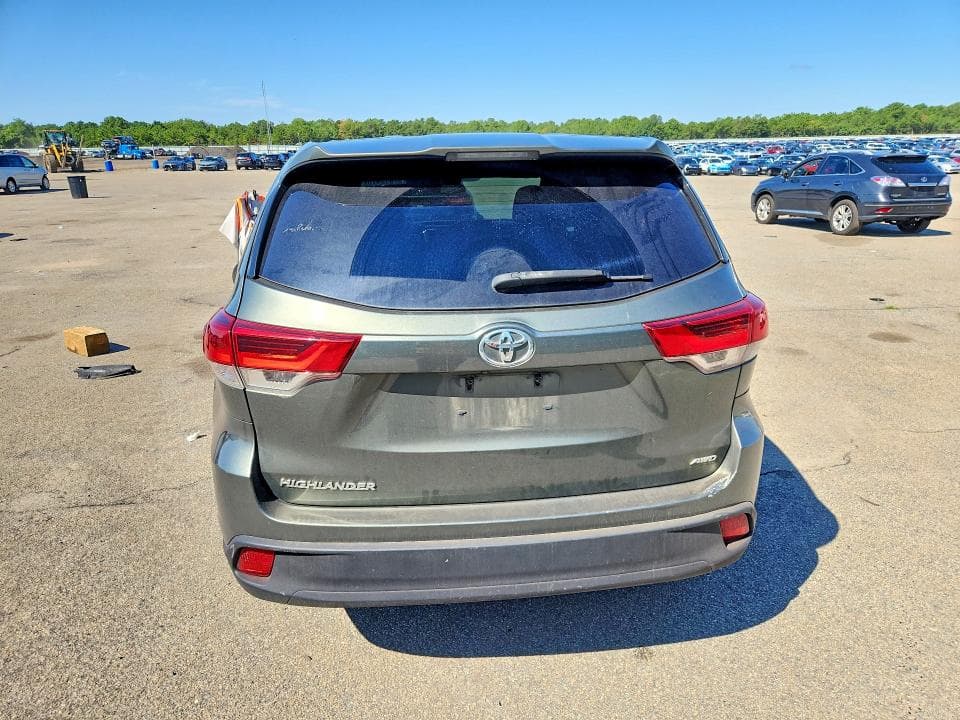 2017 TOYOTA HIGHLANDER LE 6