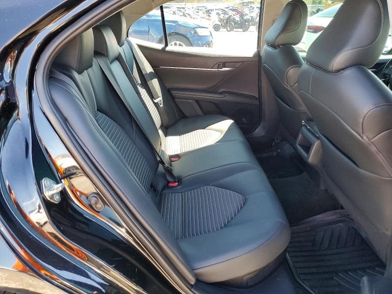 2020 TOYOTA CAMRY SE 10