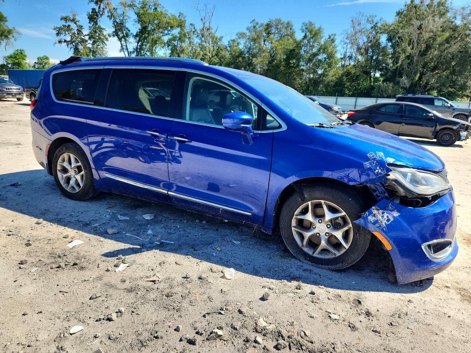 2020 CHRYSLER PACIFICA TOURING L 4