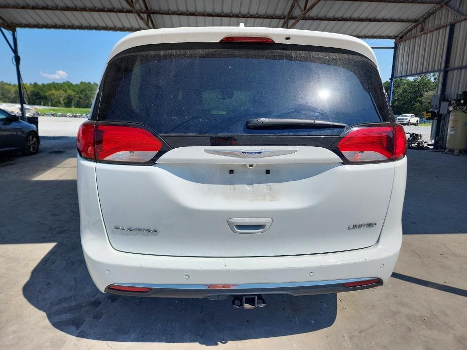 2018 CHRYSLER PACIFICA LIMITED 6