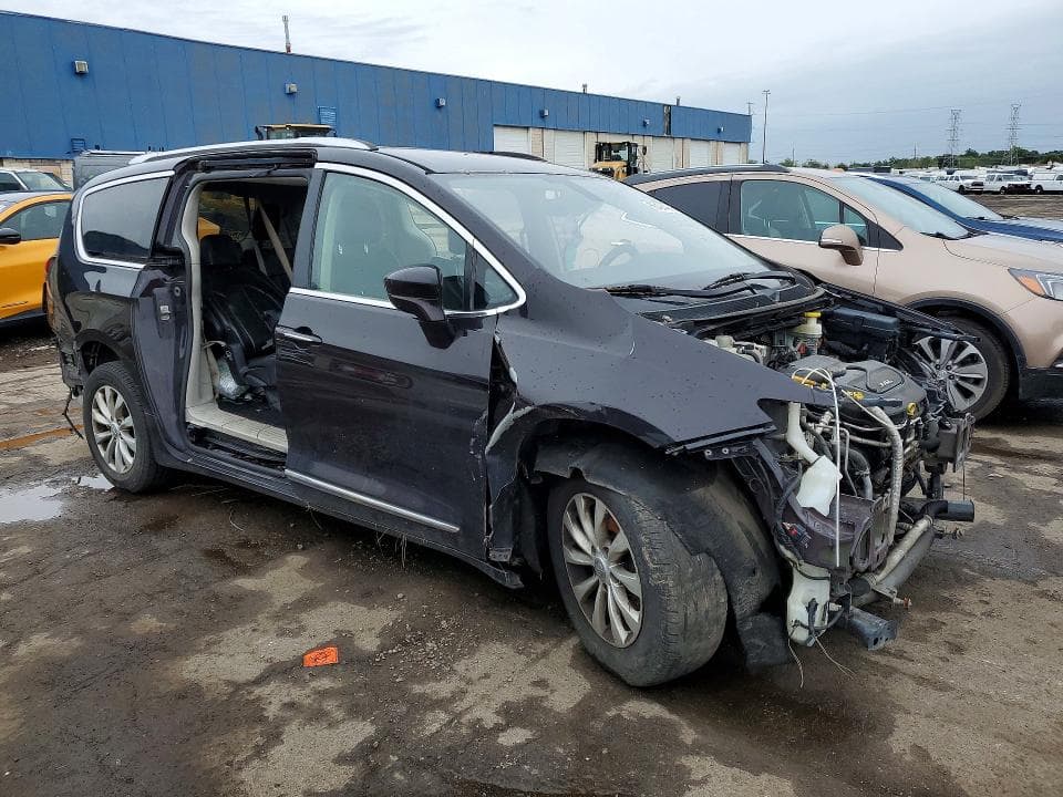 2018 CHRYSLER PACIFICA TOURING L 4