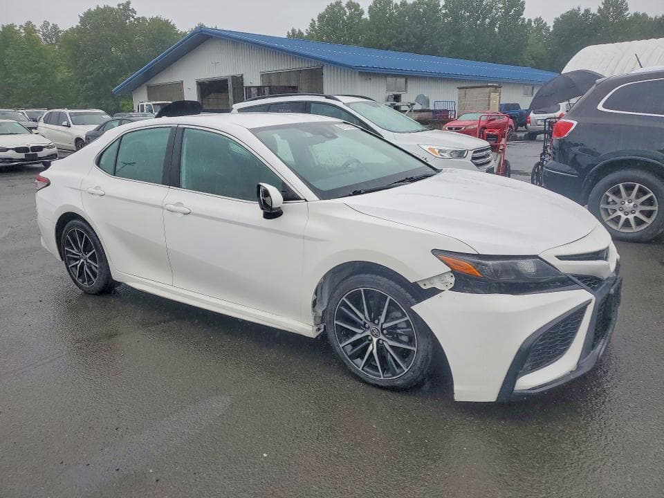 2021 TOYOTA CAMRY SE 4