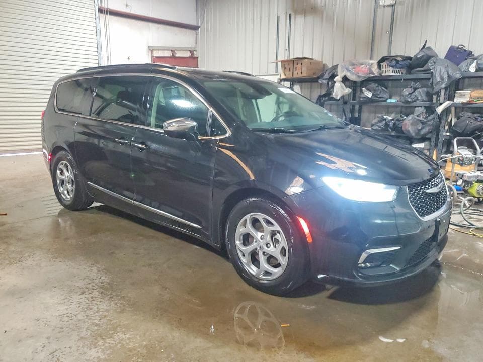 2023 CHRYSLER PACIFICA LIMITED 4