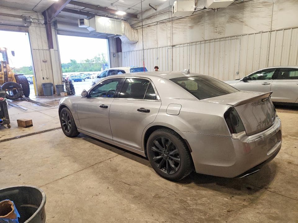 2017 CHRYSLER 300C 2