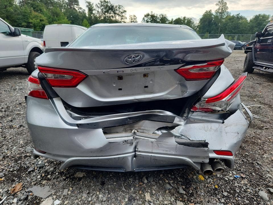 2018 TOYOTA CAMRY SE 6