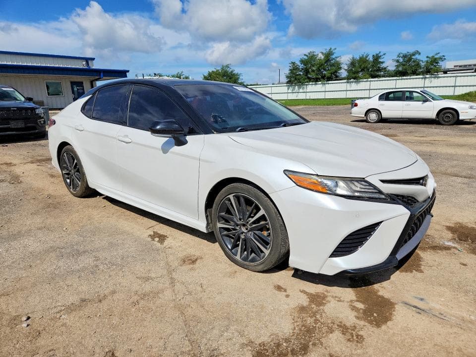 2018 TOYOTA CAMRY XSE 4