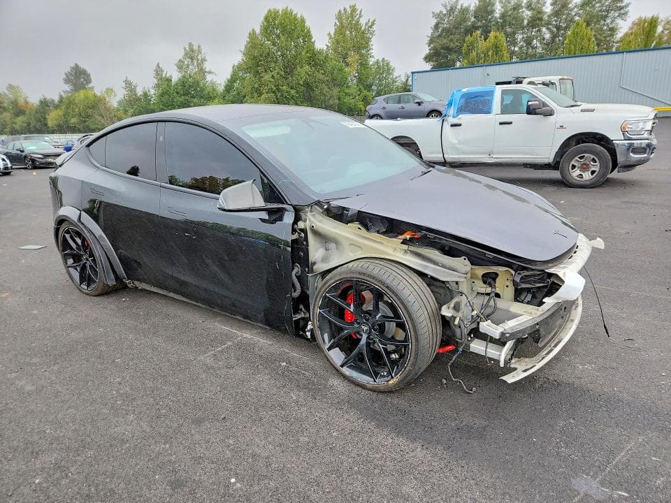2023 TESLA MODEL Y 4