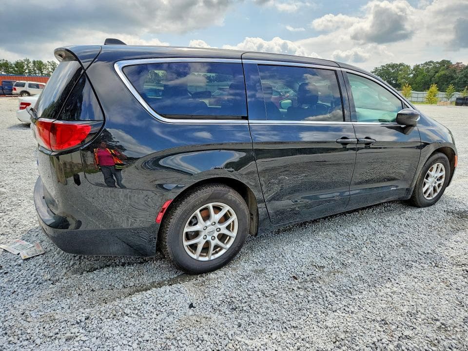 2022 CHRYSLER VOYAGER LX 3