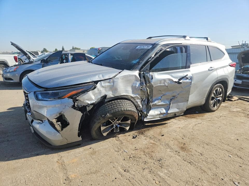2021 TOYOTA HIGHLANDER XLE - 1