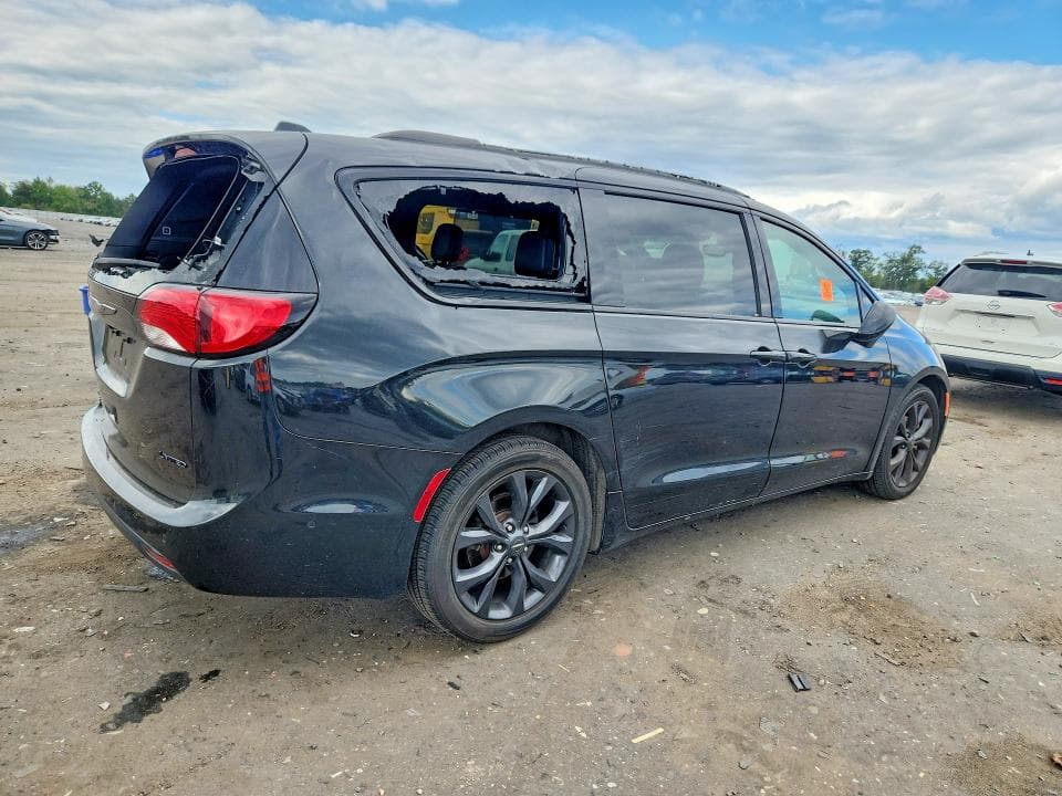 2019 CHRYSLER PACIFICA LIMITED 3