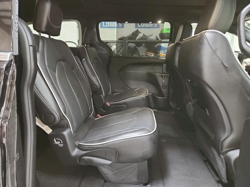 2027 CHRYSLER PACIFICA LIMITED 11
