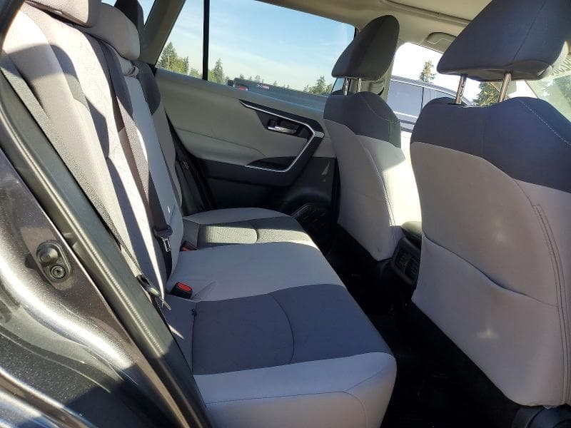 2020 TOYOTA RAV4 XLE 11