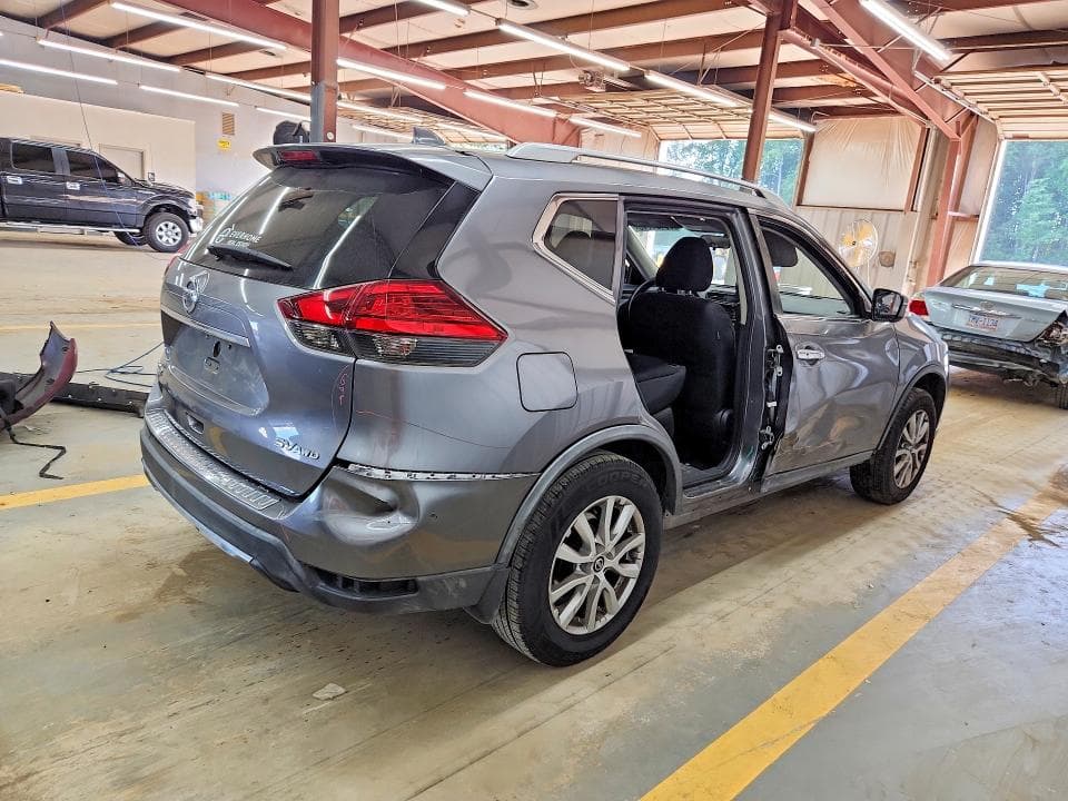 2017 NISSAN ROGUE SV 3