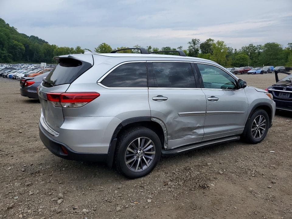 2018 TOYOTA HIGHLANDER XLE 3