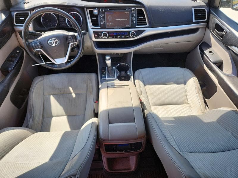 2017 TOYOTA HIGHLANDER LE PLUS 8