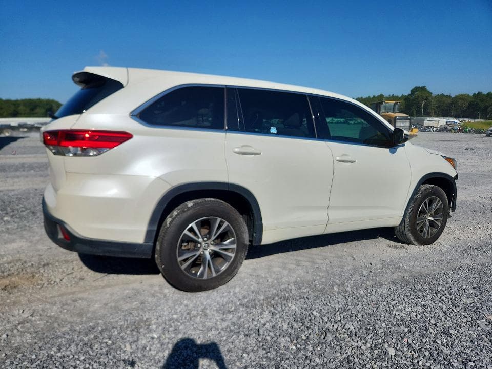 2017 TOYOTA HIGHLANDER LE 3