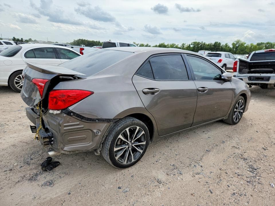 2017 TOYOTA COROLLA SE 3