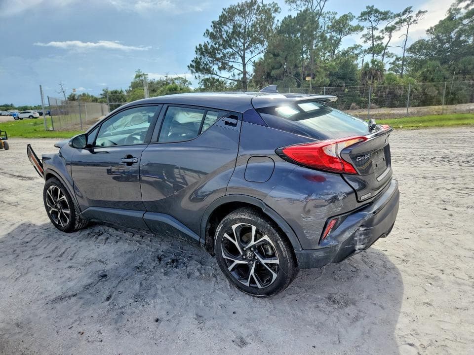 2021 TOYOTA C-HR XLE 2