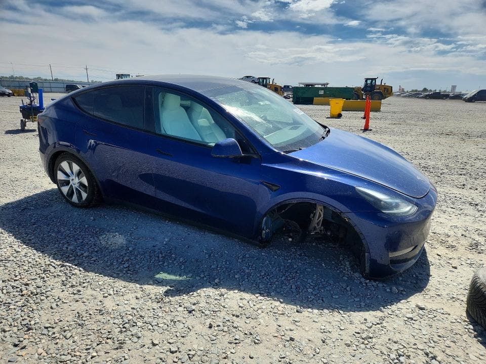 2023 TESLA MODEL Y 4
