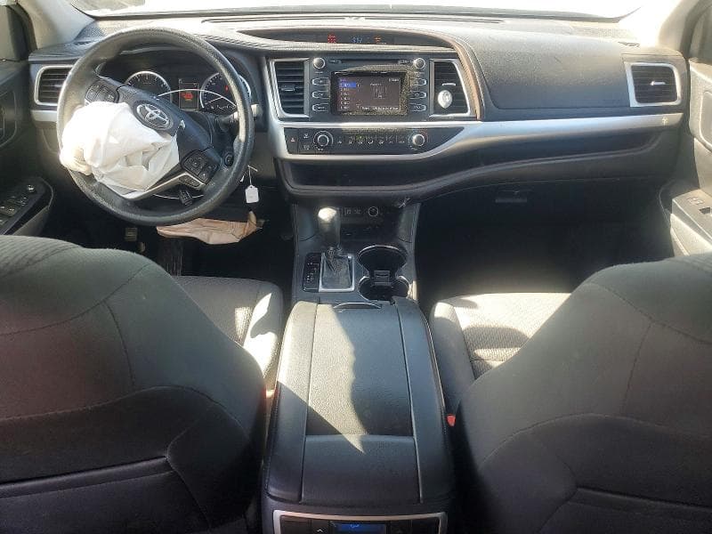 2018 TOYOTA HIGHLANDER LE 8
