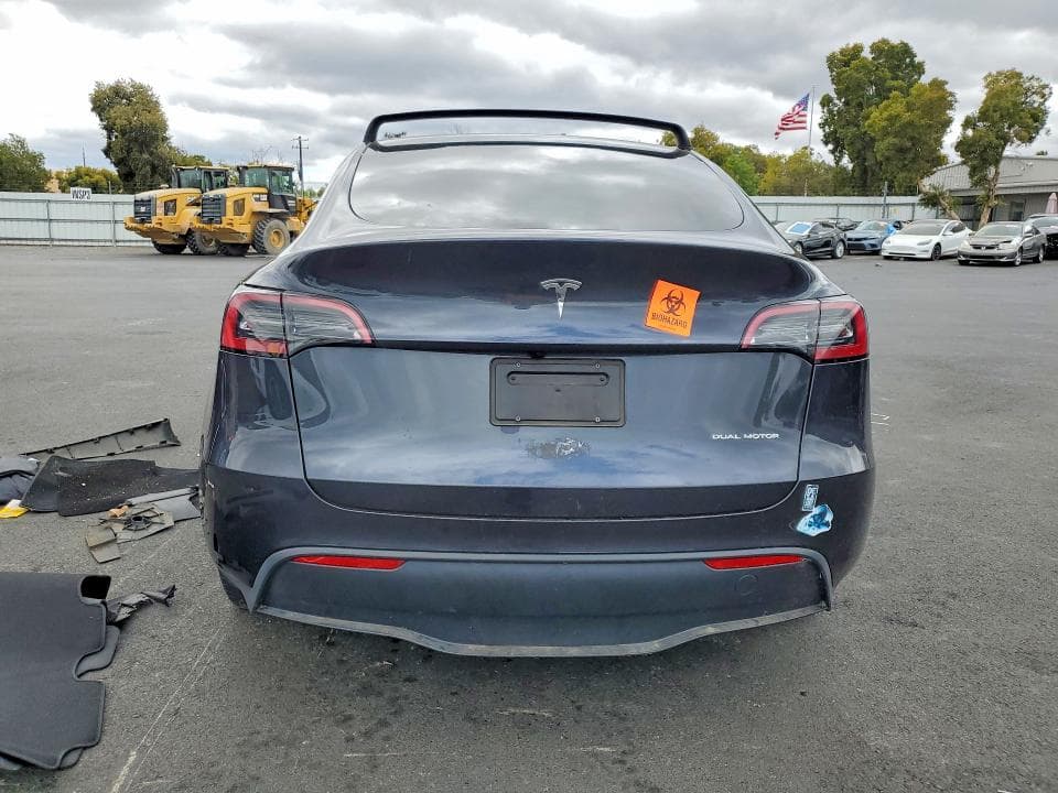 2024 TESLA MODEL Y 6