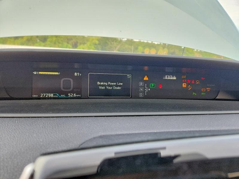 2018 TOYOTA PRIUS THREE TOURING 9