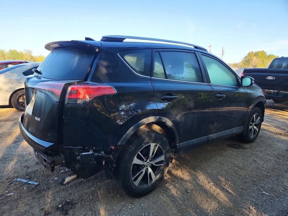 2018 TOYOTA RAV4 XLE 3