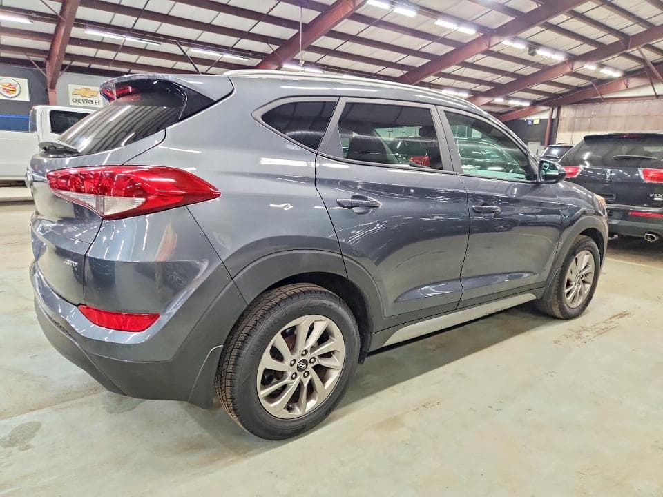 2017 HYUNDAI TUCSON SE 3