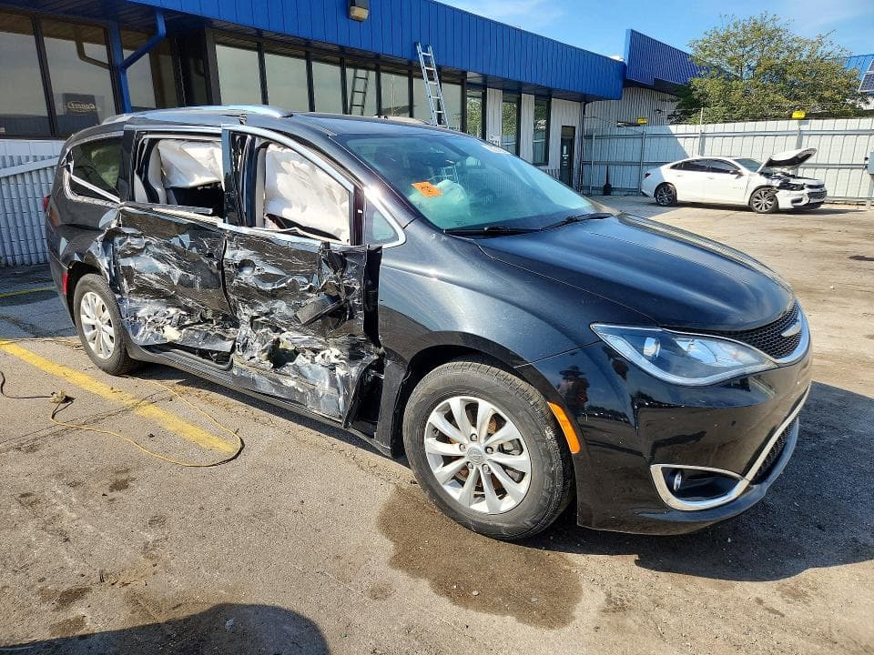 2018 CHRYSLER PACIFICA TOURING L PLUS 4