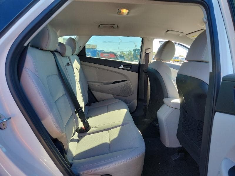 2020 HYUNDAI TUCSON SE 10