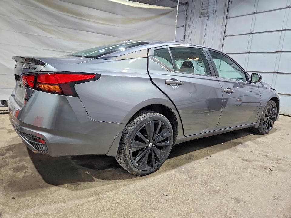 2022 NISSAN ALTIMA SR 3