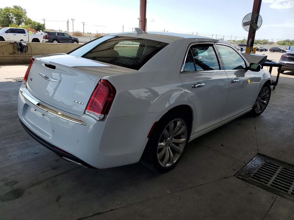 2019 CHRYSLER 300 LIMITED 3