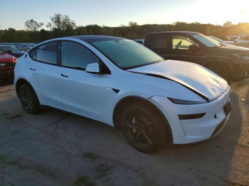 2026 TESLA MODEL Y 4