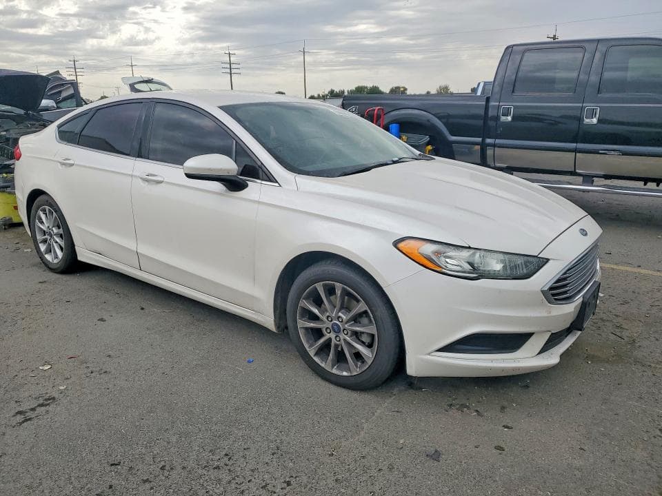 2017 FORD FUSION SE 4