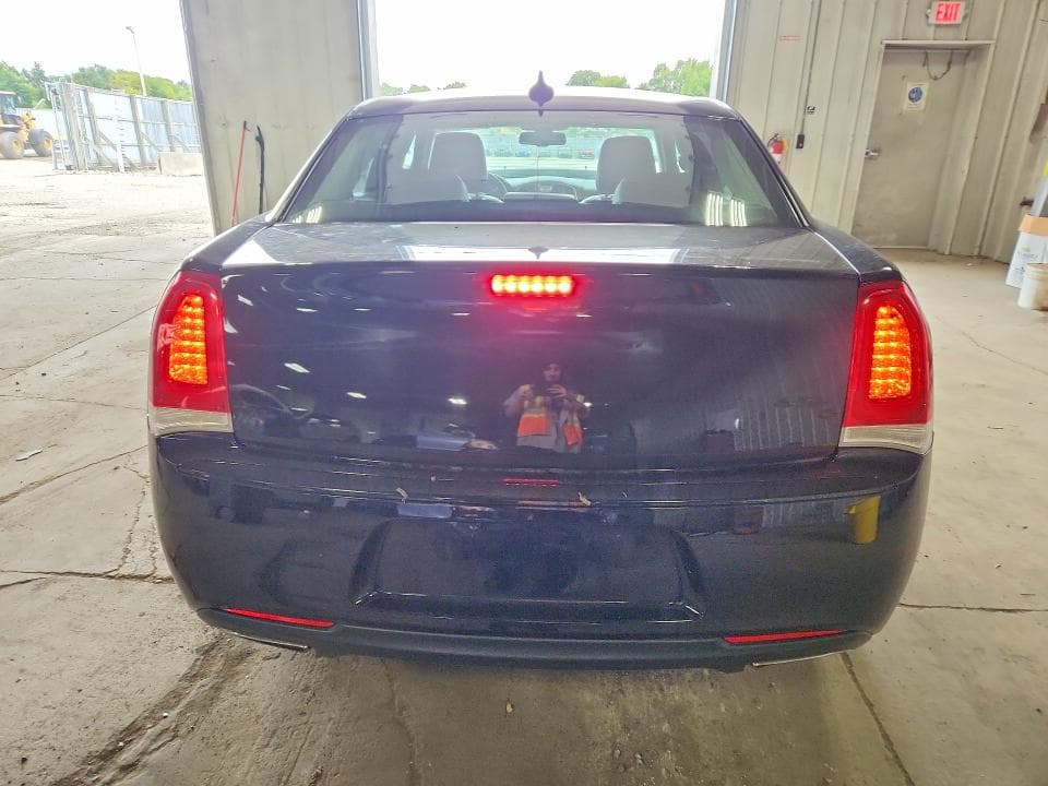 2017 CHRYSLER 300C 6