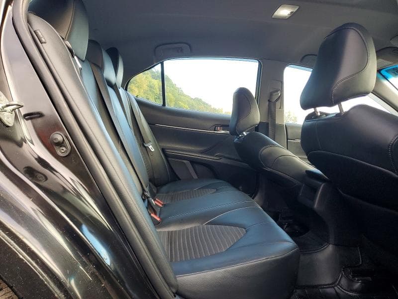 2020 TOYOTA CAMRY SE 10