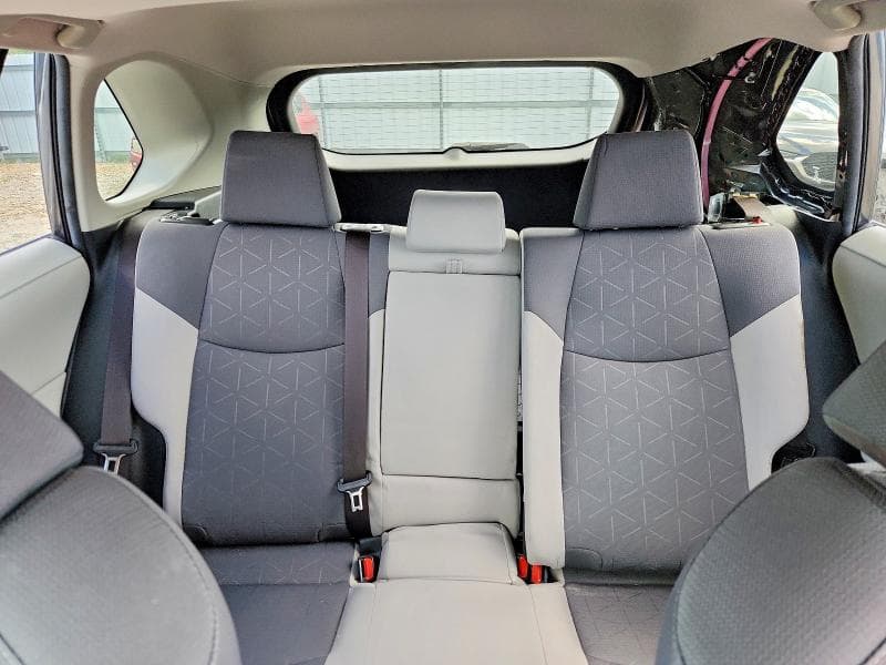 2019 TOYOTA RAV4 XLE 10